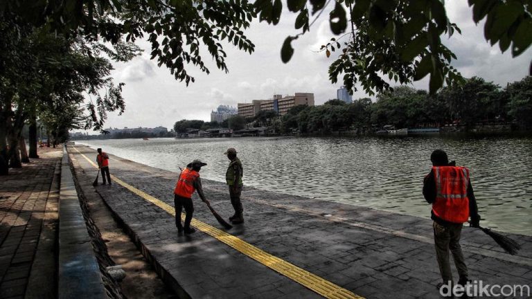 Pijat Viral Danau Sunter Bikin Satpol PP Turun Tangan