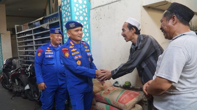 Kejutan Manis Polairud di Pesisir Jakarta Utara