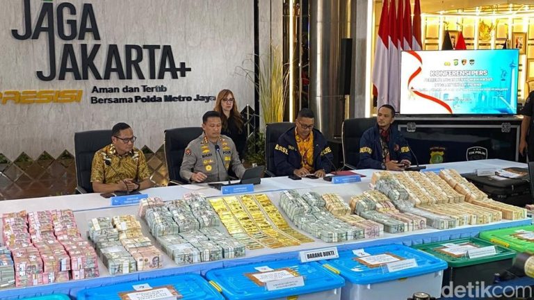 Polisi Ungkap Misteri Uang Miliaran di Rumah Jampidsus Polisi Ungkap Misteri Uang Miliaran di Rumah Jampidsus