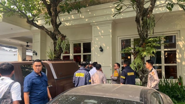 Kafe Mewah Digeledah Polisi Tiga Kasus Korupsi Terkuak