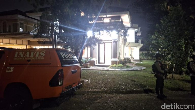 Dinding Rahasia Sentul Terkuak Harta Karun Koruptor Dinding Rahasia Sentul Terkuak Harta Karun Koruptor