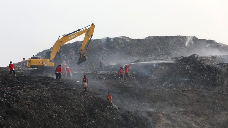 TPA Jatiwaringin Api Reda Asap Mengepul Misteri Baru