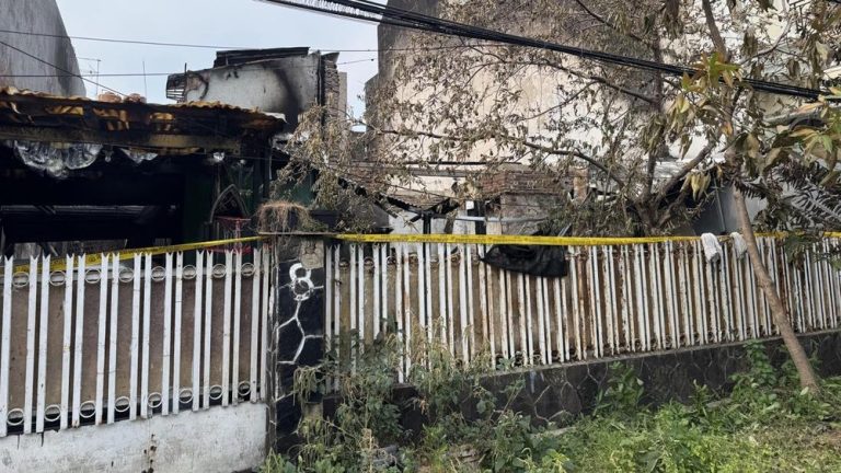 Pulo Gadung Berduka Kakak Adik Terjebak Api