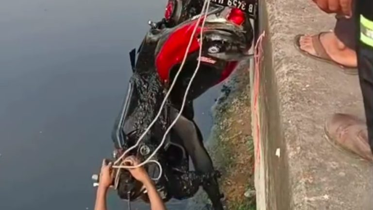 Motor Terjun Kali Mookevart Begini Kondisi Pengendara