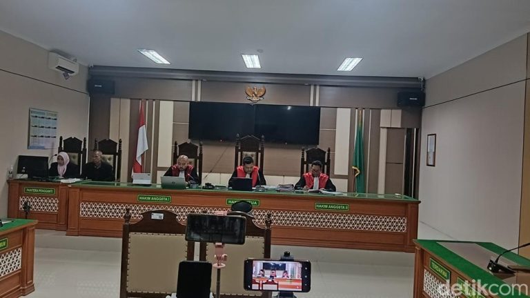 Vonis Seumur Hidup Pembunuh Keluarga Indramayu Vonis Seumur Hidup Pembunuh Keluarga Indramayu