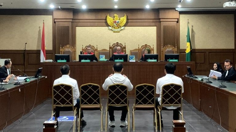Terungkap Suap Fantastis Pejabat Bea Cukai Terungkap Suap Fantastis Pejabat Bea Cukai