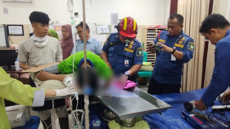Karyawan Terjebak Mesin Penggiling Saus Detik Detik Evakuasi Menegangkan