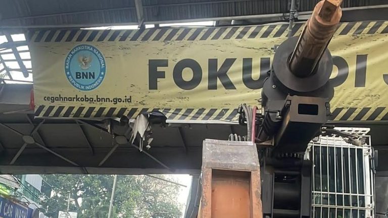 JPO Tendean Porak Poranda Diduga Akibat Ponsel JPO Tendean Porak Poranda Diduga Akibat Ponsel