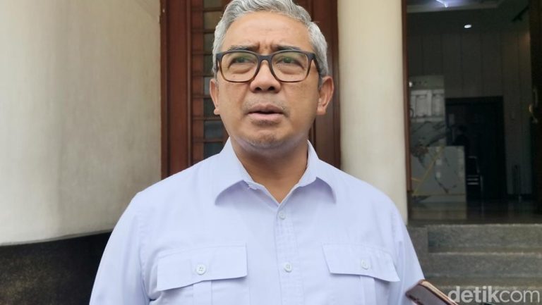 Penyebab Wali Kota Bandung Digotong ke RS Terkuak