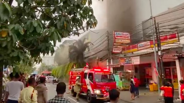 Jantung Jakarta Geger Rumah Lima Lantai Dilalap Api