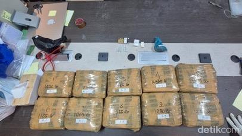 Terbongkar Paket Vespa Bawa Ganja Puluhan Kilo