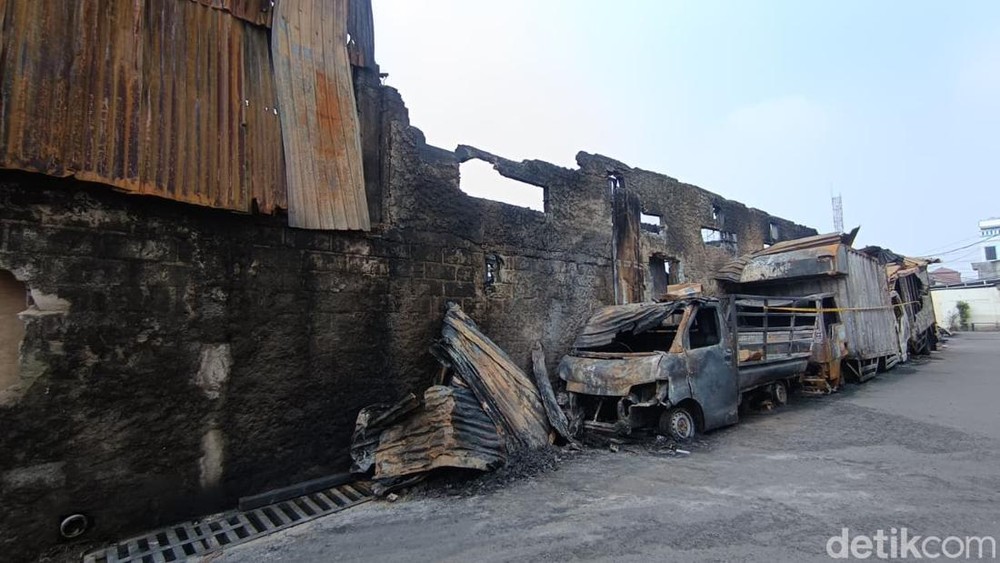 Pabrik Bingkai Jaktim Rata Tanah Sisa Misteri