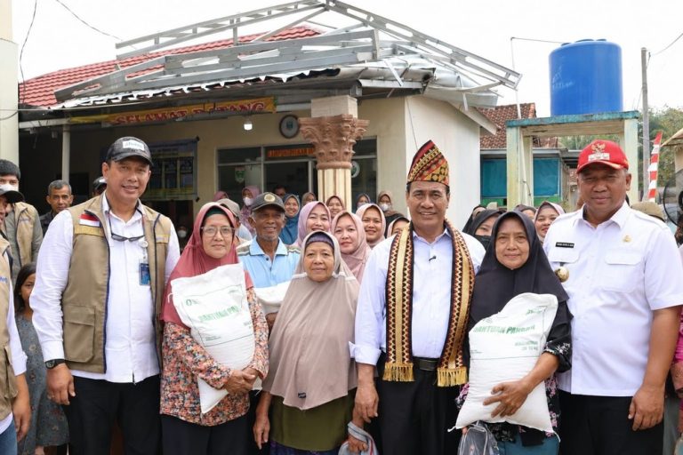 Jutaan Warga Lampung Tersenyum Bantuan Beras Mengalir Deras