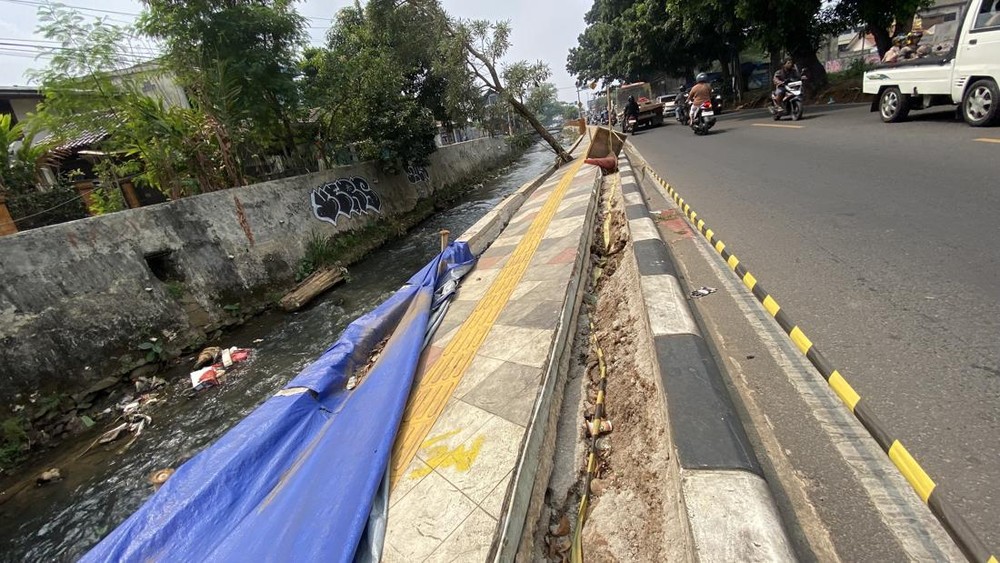 Dana Miliaran Trotoar Depok Ambles
