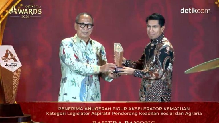 Menguak Jejak Legislator Aspiratif Bahtra Banong Menguak Jejak Legislator Aspiratif Bahtra Banong
