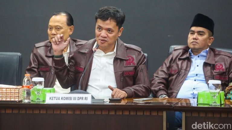 DPR Bongkar Fakta Pergantian Kapolri DPR Bongkar Fakta Pergantian Kapolri