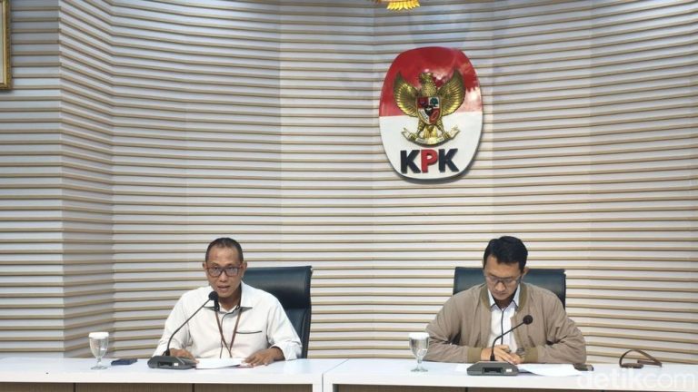 Amplop Bupati Kuansing Bikin KPK Penasaran Amplop Bupati Kuansing Bikin KPK Penasaran