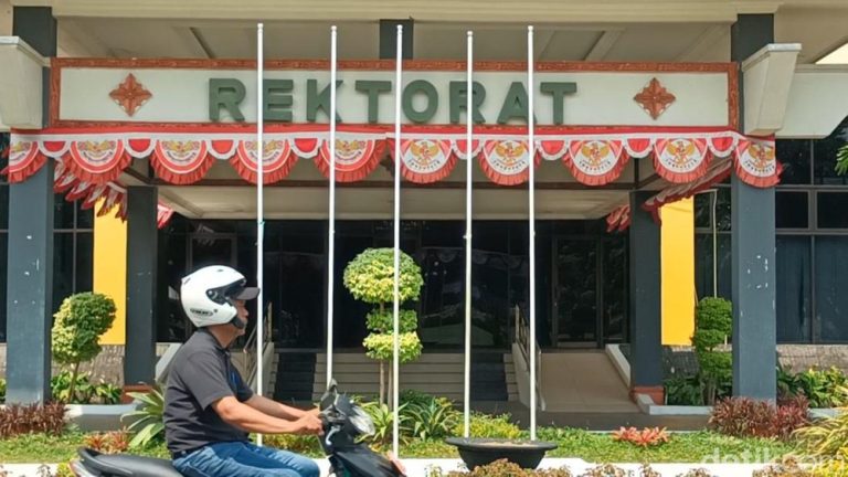 Uang Miliaran Rupiah Buka Pintu Kampus