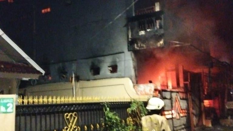 Lompat Dari Lantai Dua Tebet