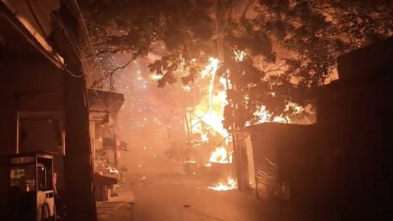 Malam Mencekam di Kalideres Pabrik Mebel Dilalap Api