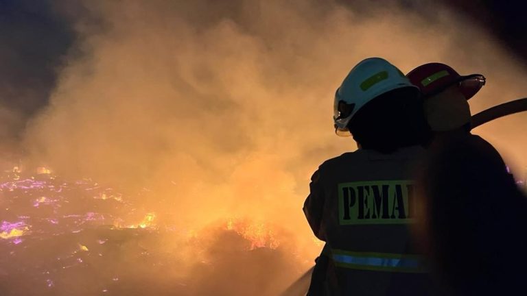 Pluit Mencekam Api Menggila Pluit Mencekam Api Menggila