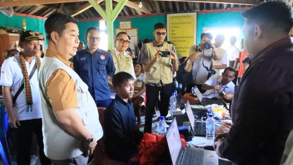 Puluhan Ribu Identitas Flores Selamat