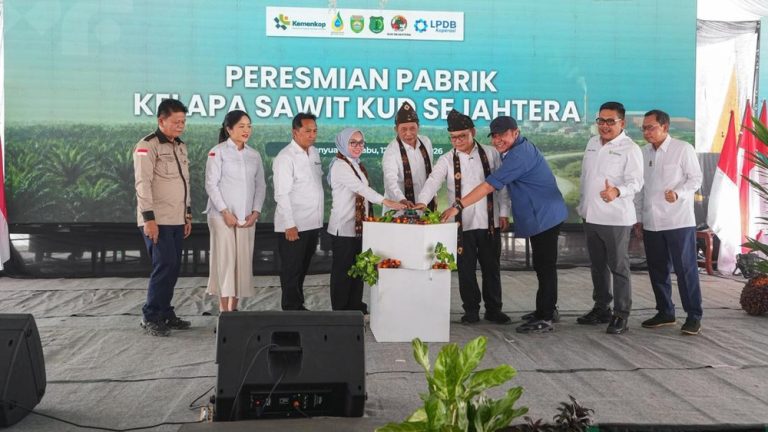 Pabrik Sawit Ini Ubah Nasib Petani Pabrik Sawit Ini Ubah Nasib Petani