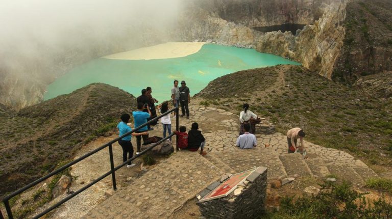 Kelimutu Retak Usai Gempa Besar