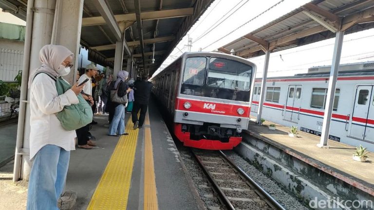 KRL Bogor Jakarta Kembali Normal Setelah Insiden Ini