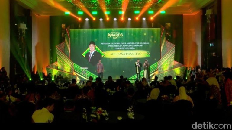 Pria Ini Dinobatkan Jadi Penggerak Ekonomi Muda Paling Inspiratif