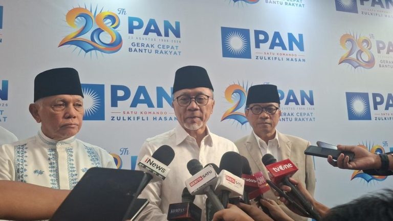 Zulhas Minta Gaji Kader PAN Dipotong Sebulan Demi Korban Bencana Zulhas Minta Gaji Kader PAN Dipotong Sebulan Demi Korban Bencana