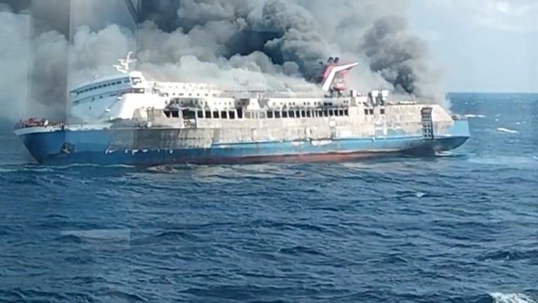 Tragedi Laut Utara Madura Kapal Terbakar Tragedi Laut Utara Madura Kapal Terbakar