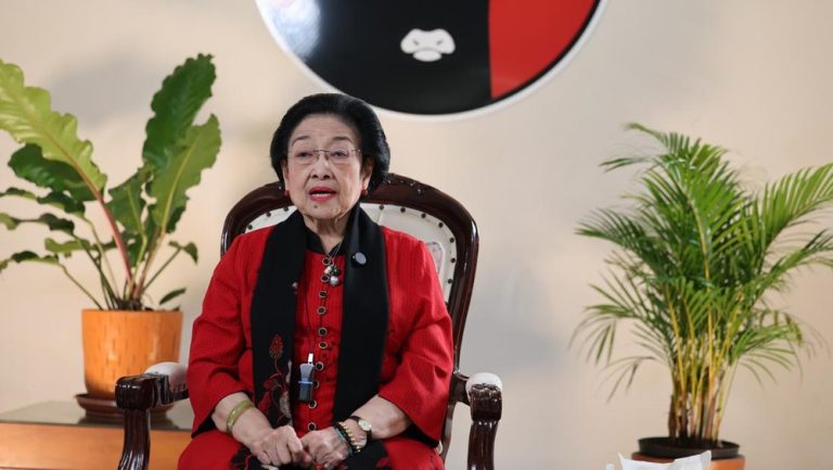 Megawati Bisiki Prabowo Soal Menu Gratis Ini Reaksinya