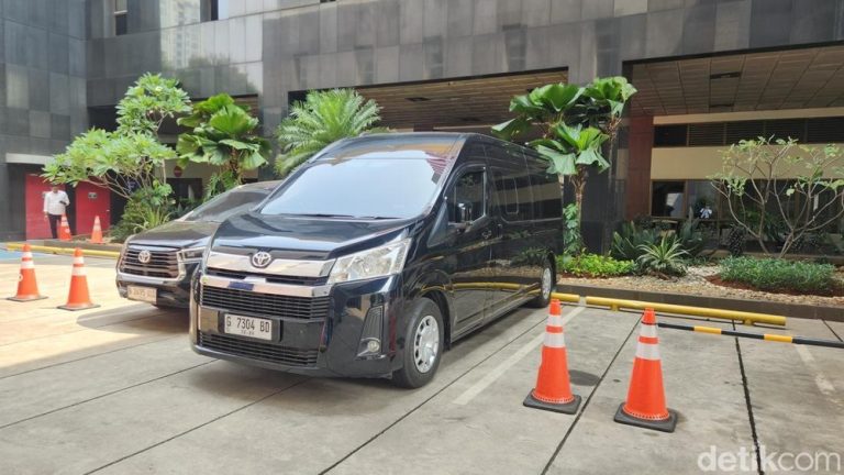 Mobil Bupati Pemalang Disita KPK Ada Apa Didalamnya