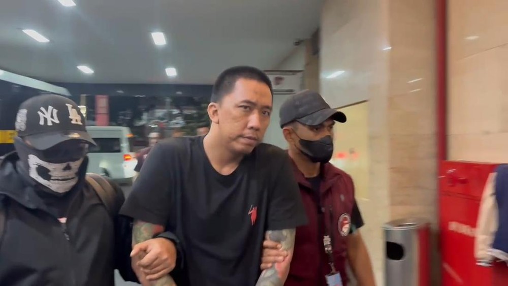 Pelarian Dua Tahun Berakhir Wajah Buronan Narkoba Tiba di Jakarta