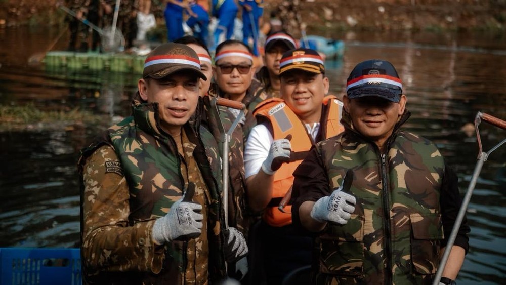 Pangdam Kapolda Turun Langsung Sungai Jakarta Kinclong