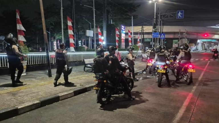 Pesta Dini Hari di Taman Mini Berakhir di Kantor Polisi