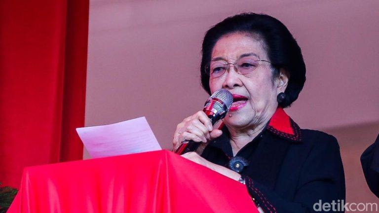 Megawati Pimpin Upacara Kemerdekaan Bukan di Istana