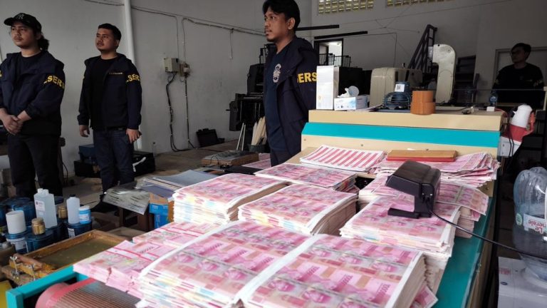 Polisi Terluka Saat Bongkar Pabrik Uang Palsu di Tangsel