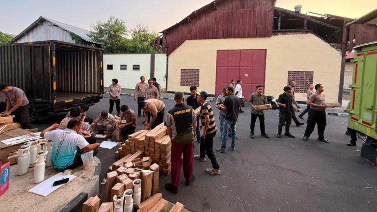 Polri Kirim Bantuan Darurat Ribuan Oksigen Siap Bantu Korban Asap