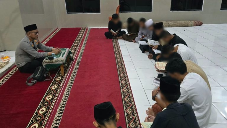 Polisi Bogor Ubah Niat Tawuran Jadi Mengaji Polisi Bogor Ubah Niat Tawuran Jadi Mengaji