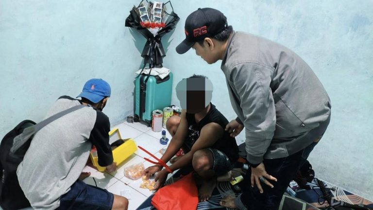 Ribuan Pil Haram Disita Pengedar di Tangerang Terjaring Ribuan Pil Haram Disita Pengedar di Tangerang Terjaring