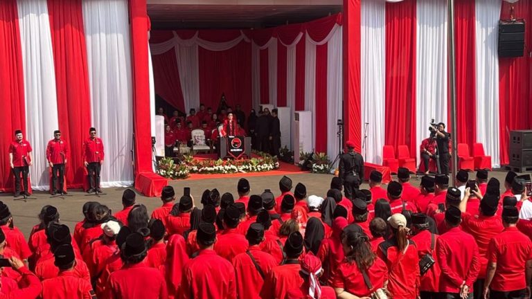 Megawati Pimpin Upacara HUT RI Doa Menyentuh untuk Korban Gempa