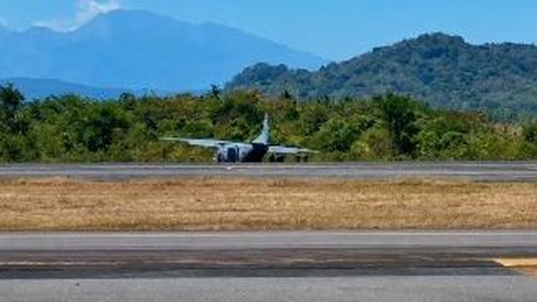 Momen Tak Terduga Pesawat Militer di Makassar