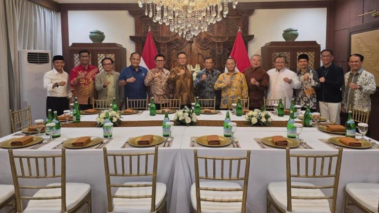 Sembilan Sekjen Parpol Kumpul Mendadak Sembilan Sekjen Parpol Kumpul Mendadak