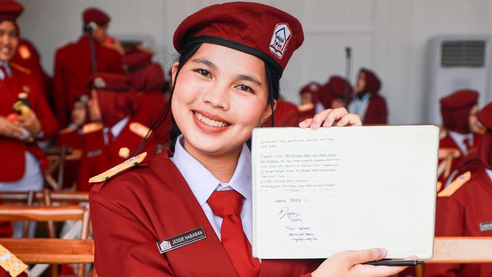 Gadis Ini Berhasil Tampil di Istana Setelah Putus Sekolah