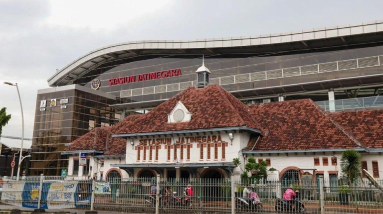 Monas Penuh Sesak Belasan Kereta Alihkan Pemberhentian Cek Daftarnya