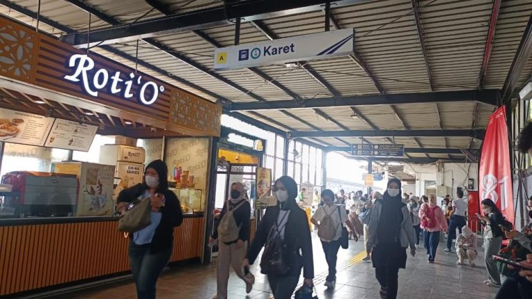 Stasiun Karet Berhenti Layani KRL Ini Kata Penumpang Stasiun Karet Berhenti Layani KRL Ini Kata Penumpang