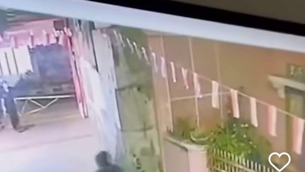 Horor Dini Hari Bendera Dibakar di Bandung