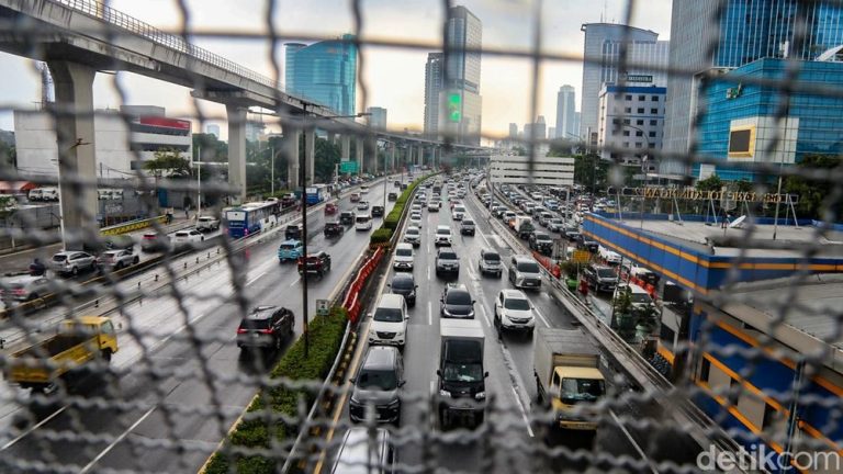 Jakarta Pagi Ini Jalan Tol Tersendat Parah